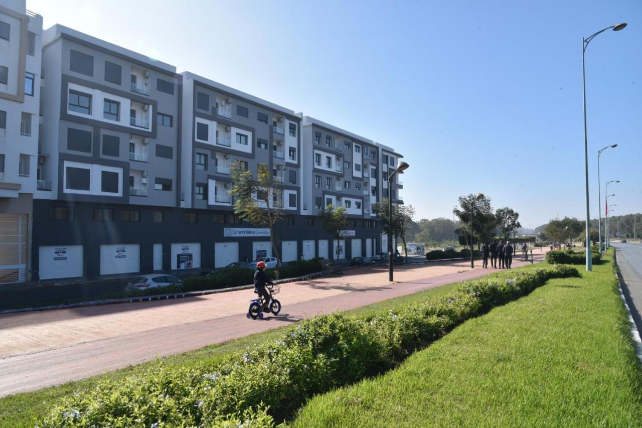 Lovely Apartment With Pool & Gym Kenitra Bagian luar foto